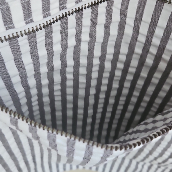 Levi's Black and White Striped Pullover Jacket - Picture 3 of 6